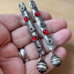 VINTAGE DEBORAH ROBERTS SIGNED STERLNG LONG DROP DANGLE RED GLASS PEARL EARRINGS